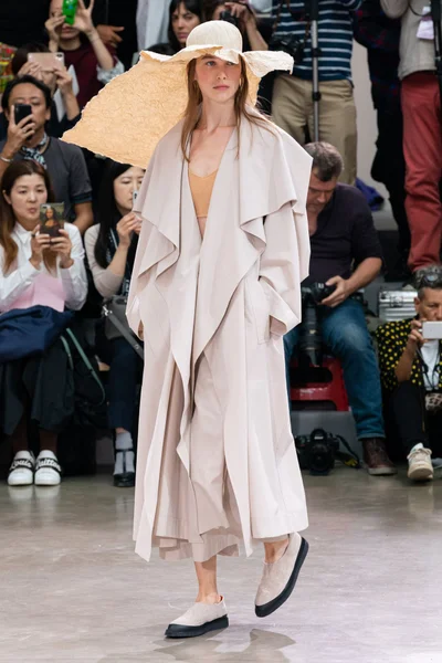 Look 1
